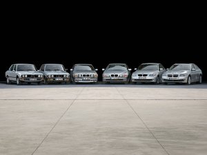 BMW 5 Series 2011 - скачать обои на рабочий стол