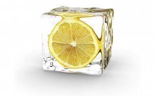 Обои для рабочего стола: Куб льда с лимоном