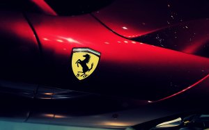 Эмблема Ferrari - скачать обои на рабочий стол