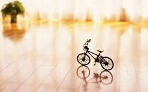 Игрушечный велосипед - скачать обои на рабочий стол