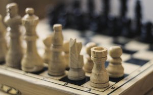 Вырезанные шахматы - скачать обои на рабочий стол
