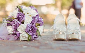 Букет и туфли невесты - скачать обои на рабочий стол