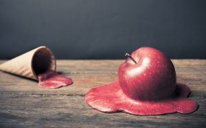 Расплавленное яблоко - скачать обои на рабочий стол