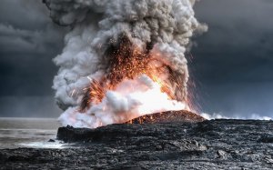 Взрыв вулкана - скачать обои на рабочий стол