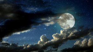 Луна в облаках - скачать обои на рабочий стол