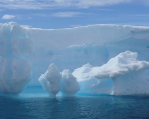 Белый айсберг - скачать обои на рабочий стол