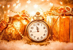 Часы под Новый год - скачать обои на рабочий стол