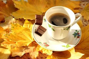 Осенний кофе с шоколадом - скачать обои на рабочий стол