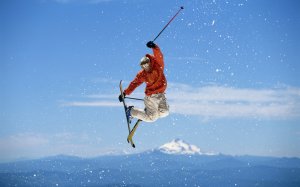 Обои для рабочего стола: Прыжок на лыжах