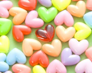 Разноцветные сердца - скачать обои на рабочий стол