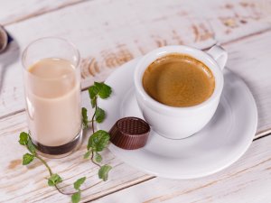Кофе с шоколадом  - скачать обои на рабочий стол