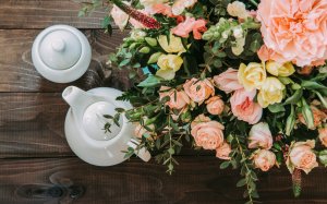 Китайская роза и чайник - скачать обои на рабочий стол