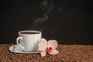 Черный кофе в чашке - скачать обои на рабочий стол