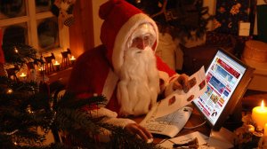 Санта читает письма - скачать обои на рабочий стол