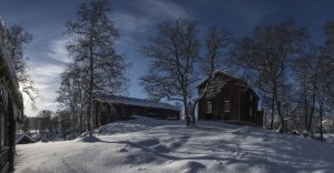 Обои для рабочего стола: Норвежский домик зим...