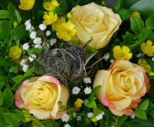 Желтые розы в букете - скачать обои на рабочий стол