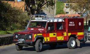 Land Rover Пожарник - скачать обои на рабочий стол