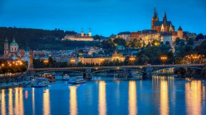 Пейзаж на реке в Праге - скачать обои на рабочий стол