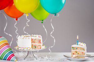 Торт в день рождения - скачать обои на рабочий стол