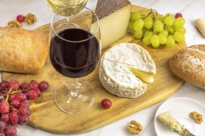 Вино с сыром - скачать обои на рабочий стол
