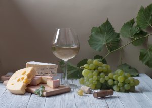 Белое вино и сыр - скачать обои на рабочий стол
