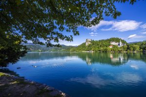 Озеро в Славении - скачать обои на рабочий стол