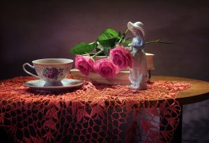 Чаепитие и розы - скачать обои на рабочий стол