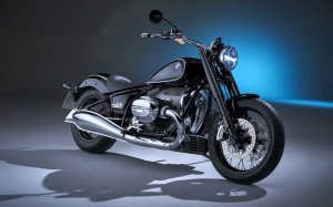 Черный мотоцикл BMW 2020 года  - скачать обои на рабочий стол