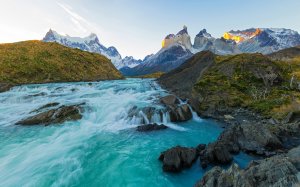 Чистая река в национальном парке в Чили - скачать обои на рабочий стол