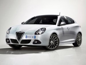 Спорткар Alfa Romeo - скачать обои на рабочий стол