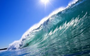Волна в океане - скачать обои на рабочий стол