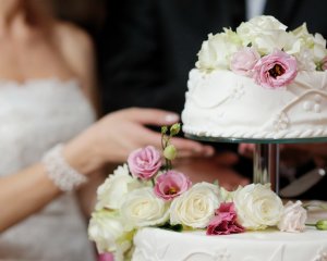 Цветы на торте - скачать обои на рабочий стол
