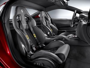 Внутри Ferrari - скачать обои на рабочий стол