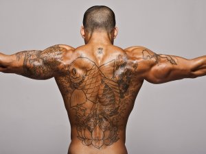 Обои для рабочего стола: Татуировка на спине