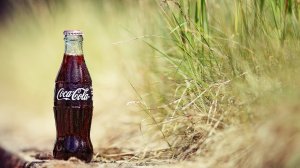 Бутылка Coca Cola - скачать обои на рабочий стол