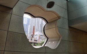 Мир сквозь призму apple - скачать обои на рабочий стол