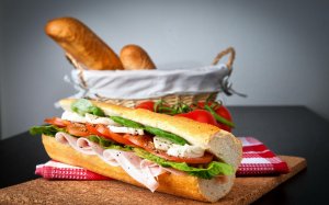 Аппетитный сэндвич - скачать обои на рабочий стол