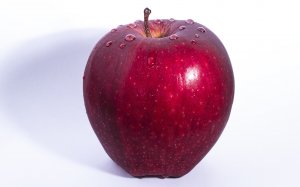 Красное яблоко - скачать обои на рабочий стол