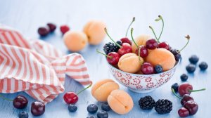Свежие фрукты и ягоды - скачать обои на рабочий стол