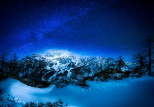 Обои для рабочего стола: Зимняя ночь в горах