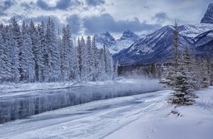 Обои для рабочего стола: Зима в горах Канады