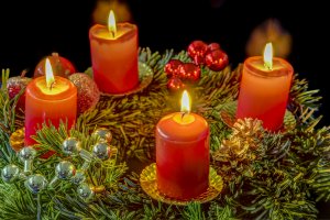 Свечи к Рождеству - скачать обои на рабочий стол