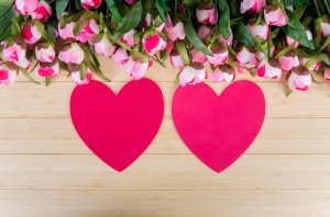 Сердечки и цветы - скачать обои на рабочий стол