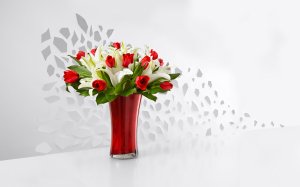 Обои для рабочего стола: Тюльпаны в вазе