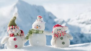 Обои для рабочего стола: Веселые снеговики 