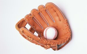 Перчатка и бейсбольный мяч - скачать обои на рабочий стол
